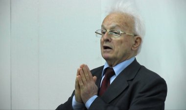 AFISHJA E FUNDIT E POETIT - Adem Demaçi