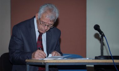 Izet Abdyli - NGA FSHATI NË QYTET (poezi satirike)