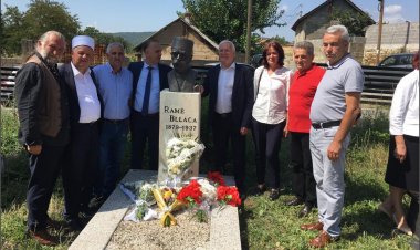 PËRKUJTOHET TRIBUNI RAMË BLLACA