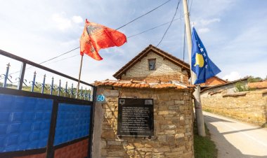 SHKOLLA E PARË SHQIPE NË DRENICË