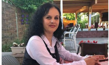 Violeta Kadriu - DYNGJYRSHJA GJUHË E SHENJTË KUQ E ZI