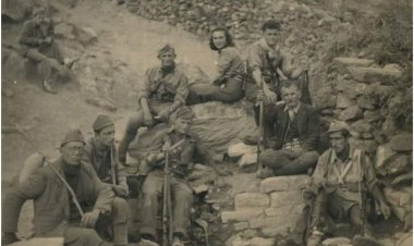 Nikollë Loka - NJË PISHË ENDE QAN