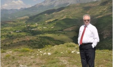 Hasan Selimi - TRISHTOHET LULJA (refleksion)