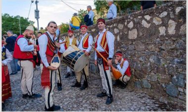 Angela Kosta - TABANI I FOLKLORIT SHQIPTAR BALLKANIK