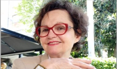 Nezi Plaku Velaj (poezi)