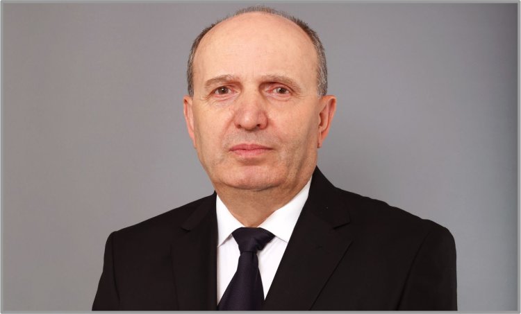 Mujë Buçpapaj për librin antologji “Muza botërore në shqip”
