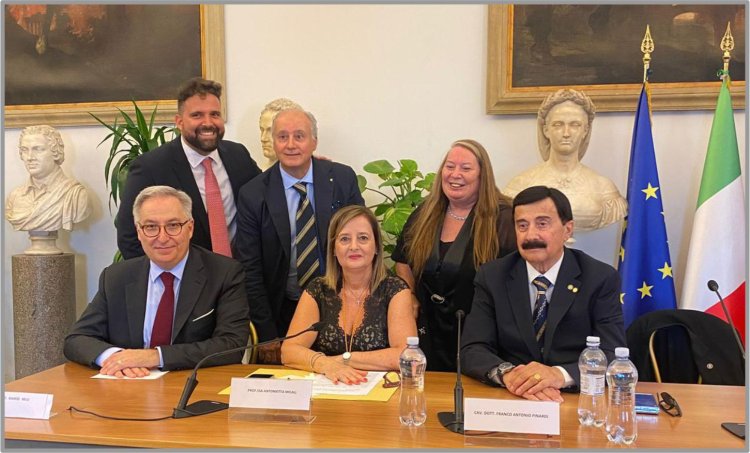Antonietta Micali - Eventi “Gratë në Katedër” (Përktheu: Angela Kosta)